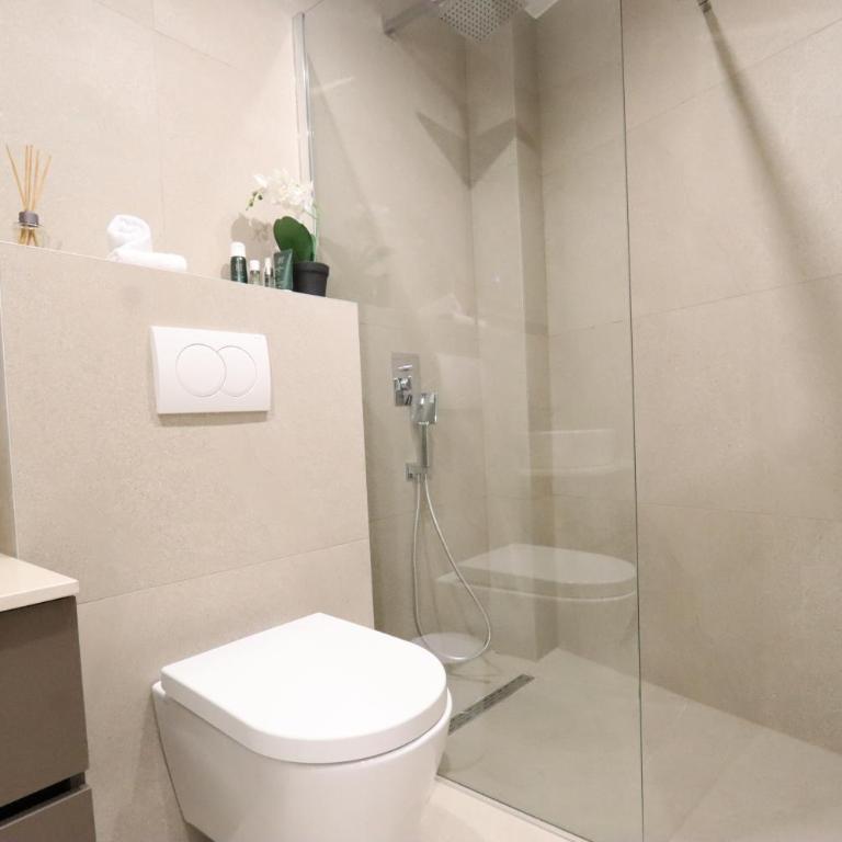 Din Luxury Apartments - Studio Apartment - 10