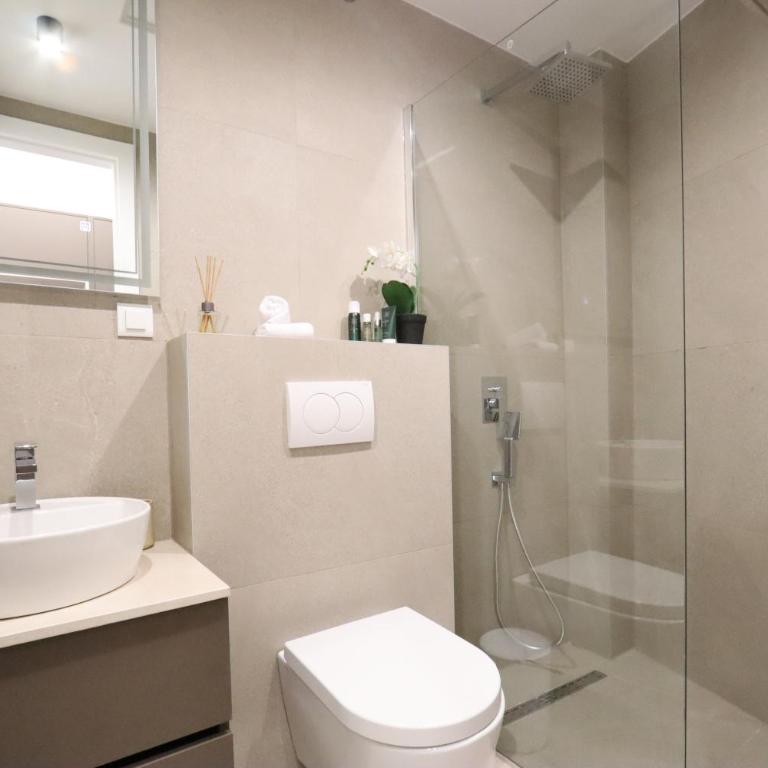Din Luxury Apartments - Studio Apartment - 14