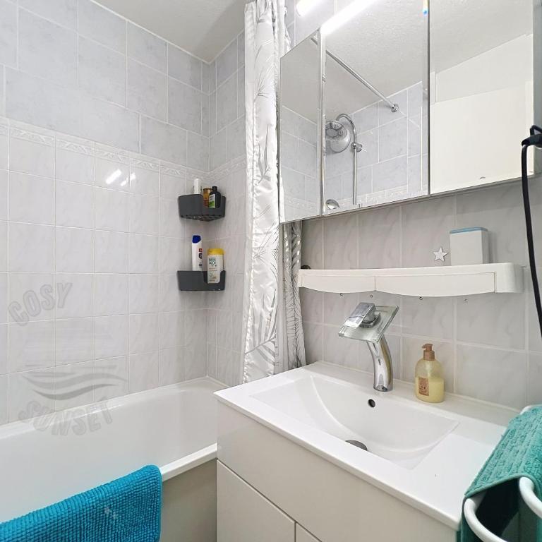 T2 terrasse vue panoramique, piscine, parking, wifi, 2 tv connectées, netflix, clim, ascenseur, barbecue - Appartement - Vue sur Lac - 35