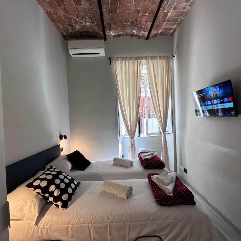 Român Holidays - Double Room with Shared Bathroom - 11
