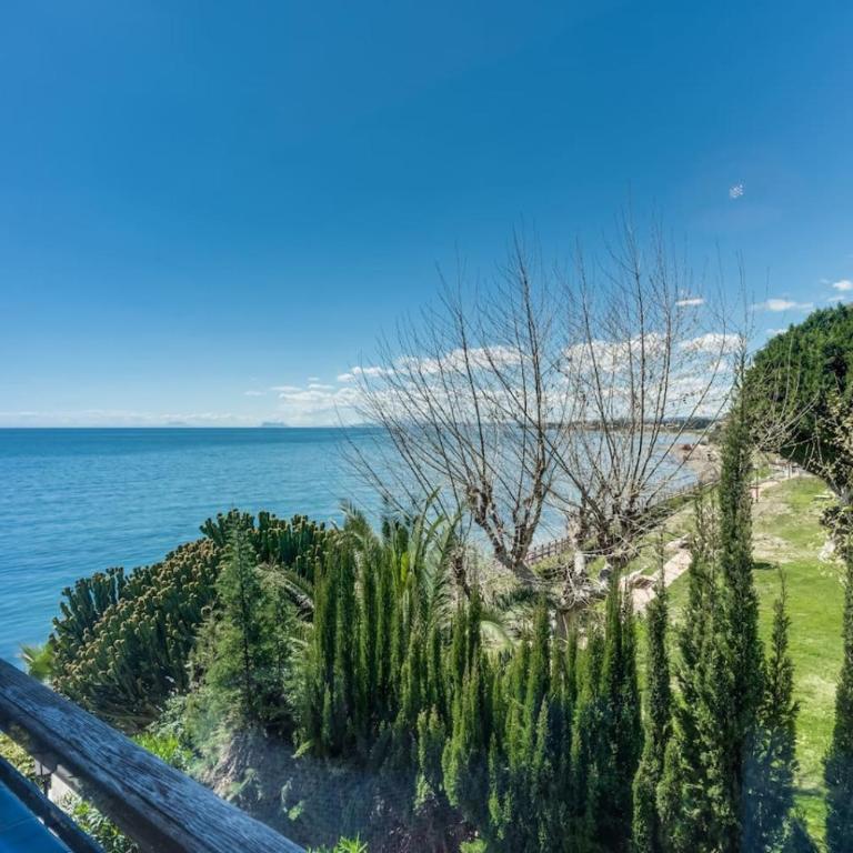 Ultimate Rentals - Centrally Located Beachside Apartment - Apartamento - 16