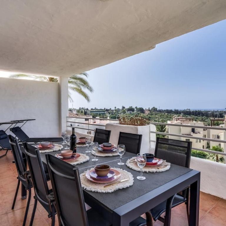 Ultimate Rentals - Scenic 2BR Haven Breathtaking Sea and Garden Views - Apartment - 6