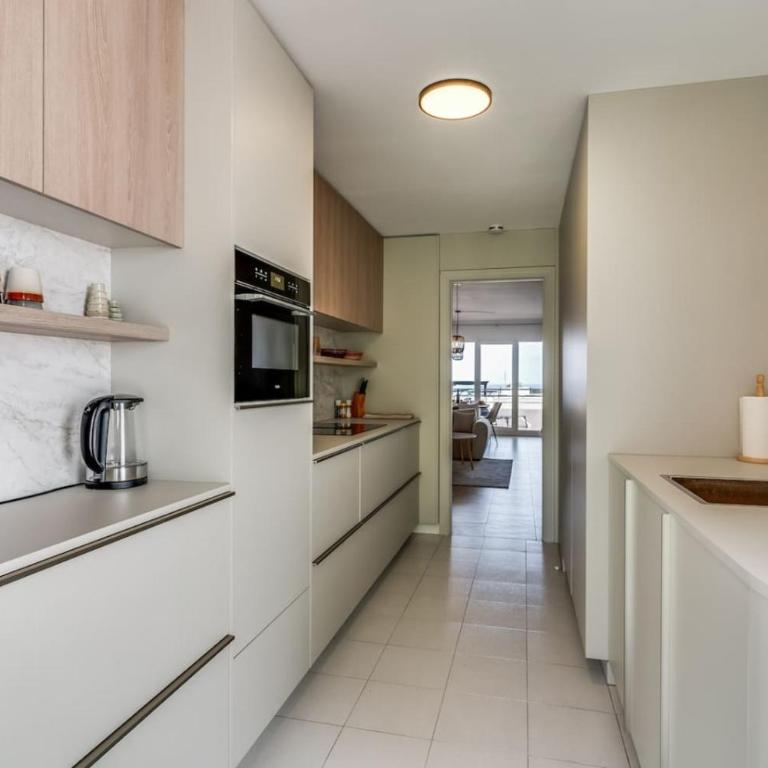 Ultimate Rentals - Scenic 2BR Haven Breathtaking Sea and Garden Views - Apartment - 9