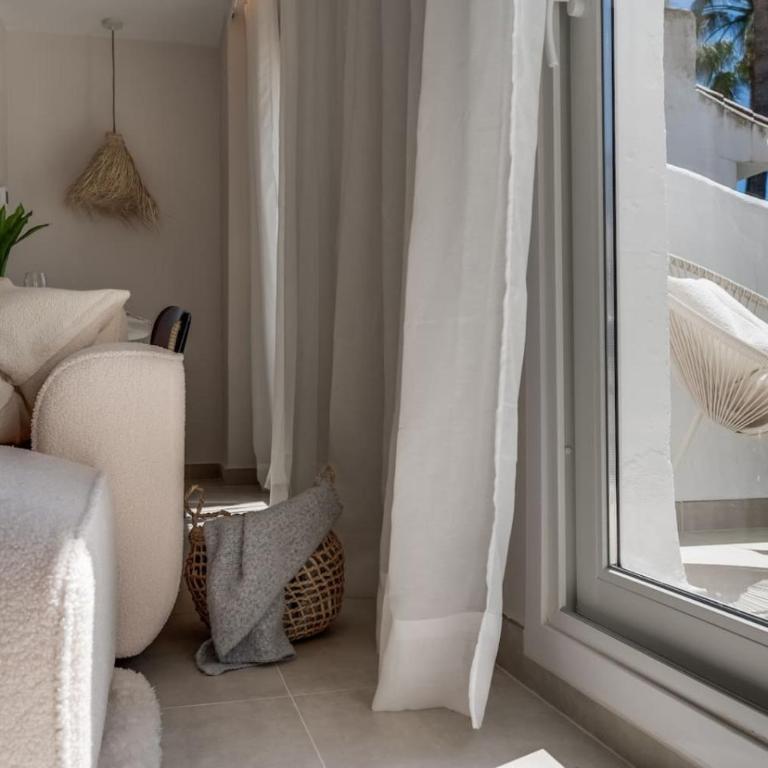 Ultimate Rentals - Luxury Penthouse - Los Naranjos de Marbella - Two-Bedroom Apartment with Mountain View - 20