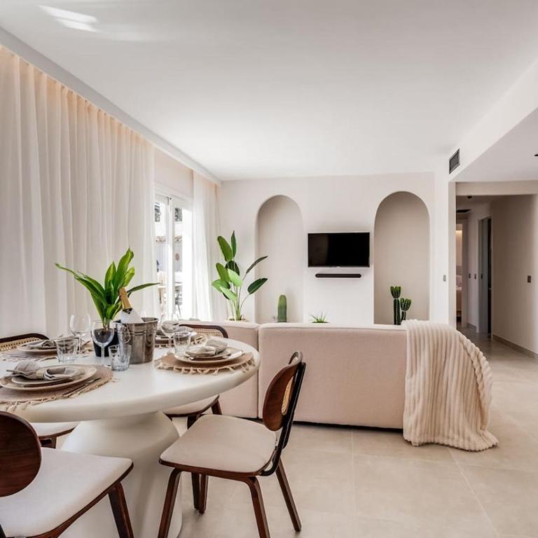 Ultimate Rentals - Luxury Penthouse - Los Naranjos de Marbella - Two-Bedroom Apartment with Mountain View - 18