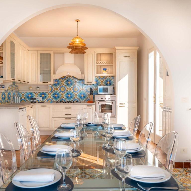 Villa Dafne Gulf Views Pool and Guest Services by Feeling Italy - Villa - 73