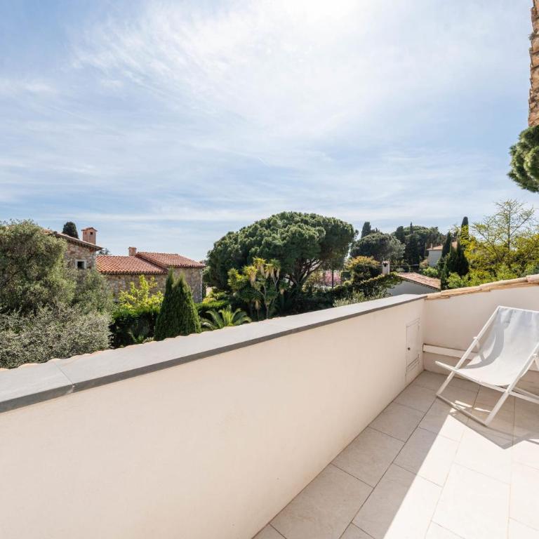 One of a kind 6 BR 6 bath villa sauna jacuzzi pool just 15 mns off town - Maison de Vacances - 22
