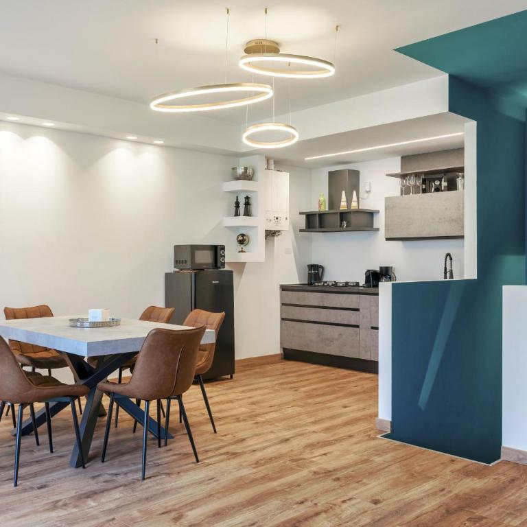 EMERALD APARTMENT - Regarda Travel - Appartamento con 2 Camere da Letto e Balcone - 2