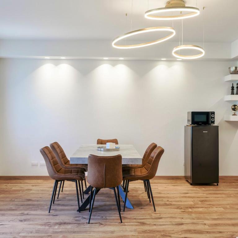 EMERALD APARTMENT - Regarda Travel - Appartamento con 2 Camere da Letto e Balcone - 10