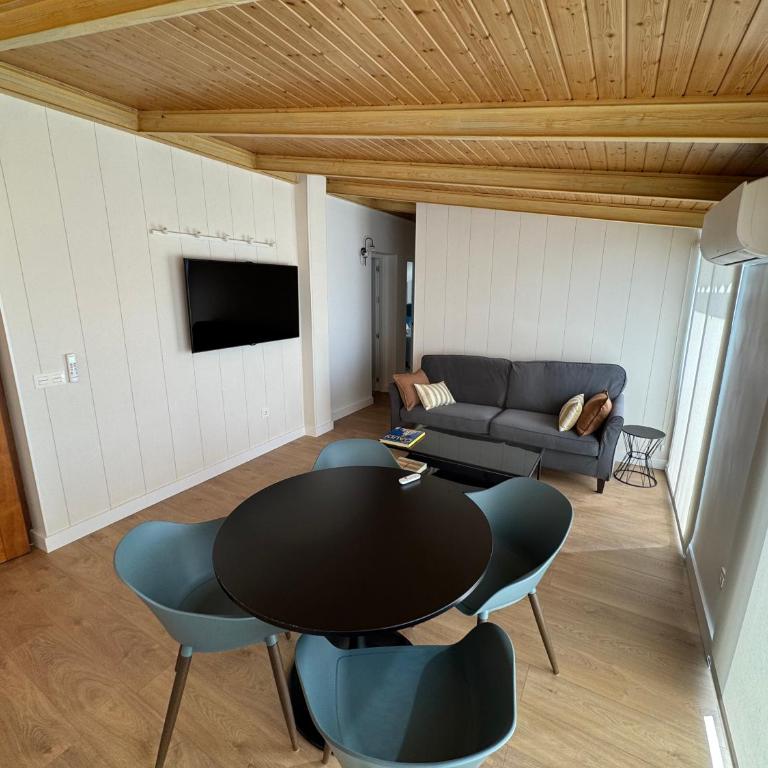 Apartamentos Pedregalejo Beach Playa - Apartamento Deluxe de 2 dormitorios con balcón - 2