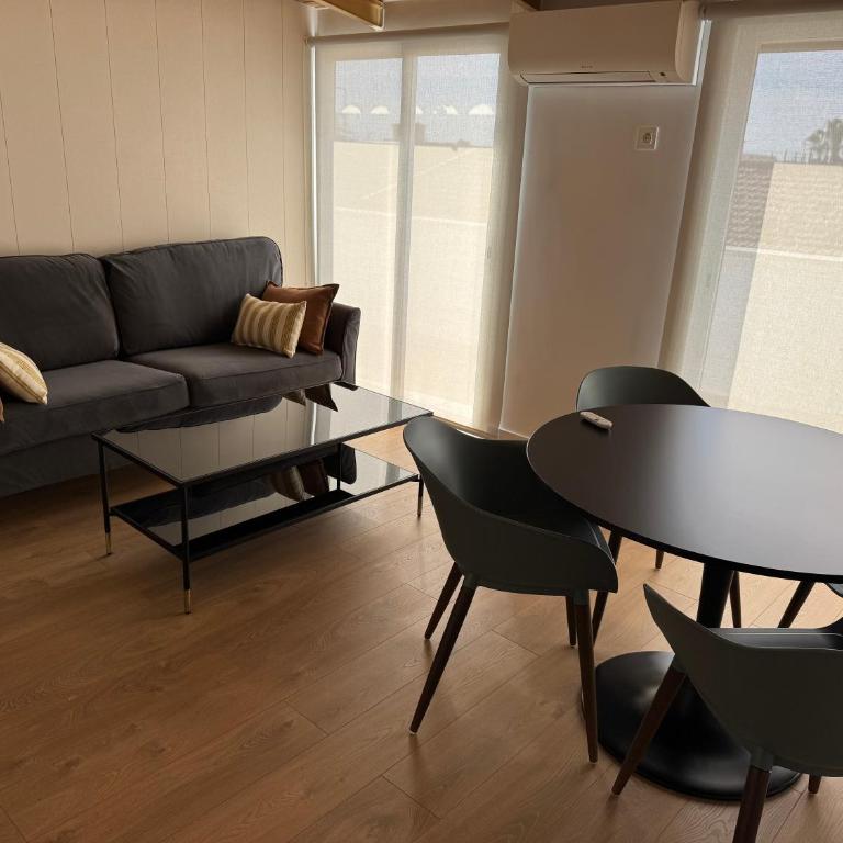 Apartamentos Pedregalejo Beach Playa - Apartamento Deluxe de 2 dormitorios con balcón - 11