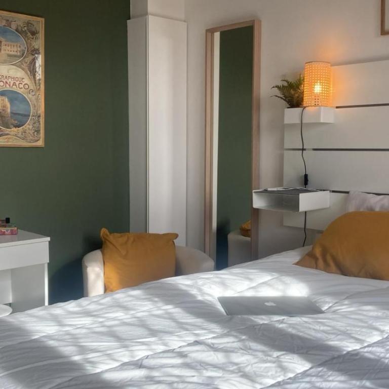 Appartement Eze Village proche Monaco fabuleuse vue mer et vieux village - Appartement 2 Chambres - 34