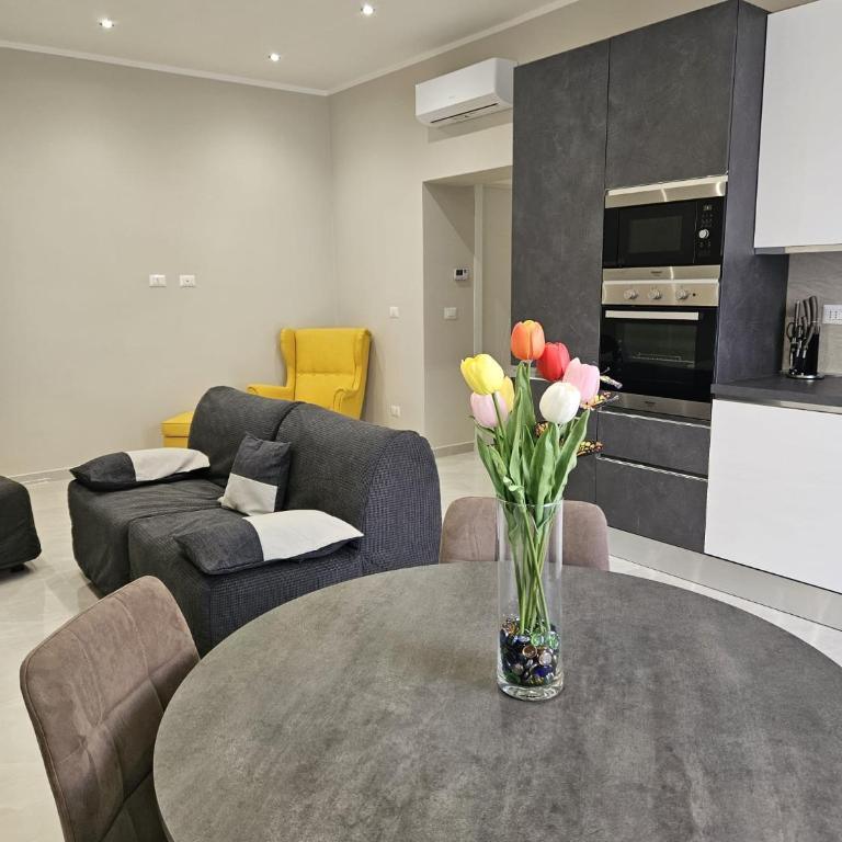 Appartamento in centro a 250m stazione di principe - Three-Bedroom Apartment - 2