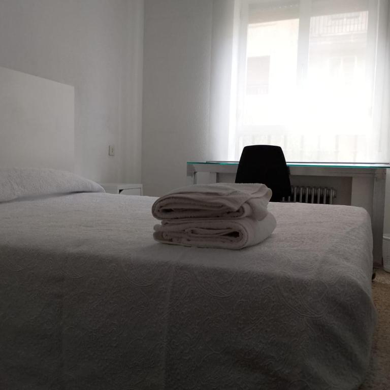 Piso Amplio en el Centro de Salamanca, TV, WiFi - Three-Bedroom Apartment - 8