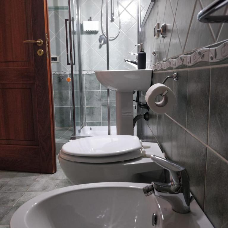 Kalos Rooms - Camera Tripla Comfort - 2