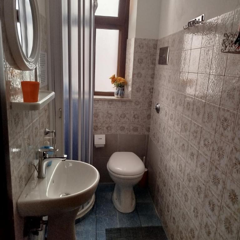 AFFITTACAMERE LE SIGNORINE - Camera Matrimoniale con Bagno in Comune - 11