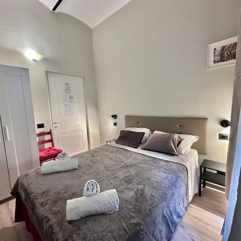 Român Holidays - Double Room with Private Bathroom - 4