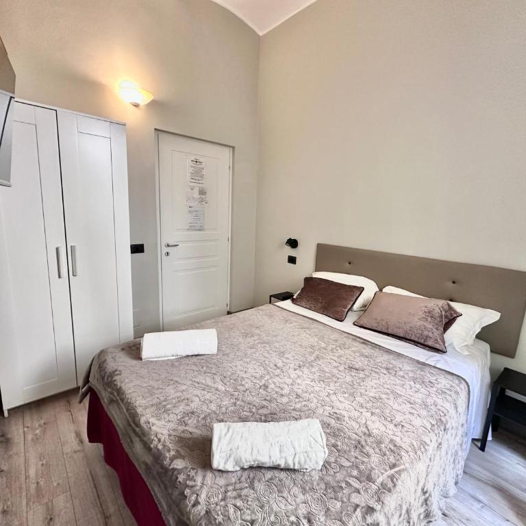 Român Holidays - Double Room with Private Bathroom - 3