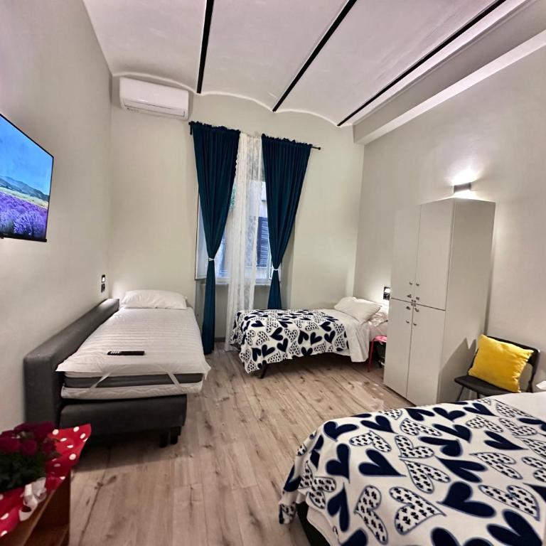 Român Holidays - Bed in 5-Bed Mixed Dormitory Room - 1