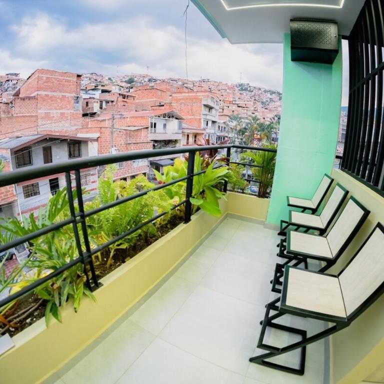 Live the Comuna 13 experience in Medellín INT 304 - Apartamento de 1 dormitorio - 1