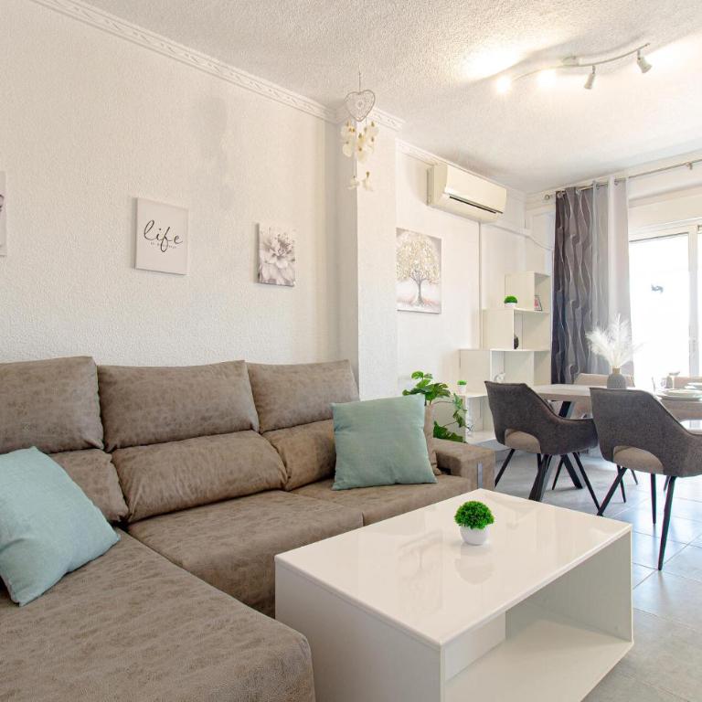 Beach Front Apartment In Torrevieja With Wifi - One-Bedroom Apartment - 2