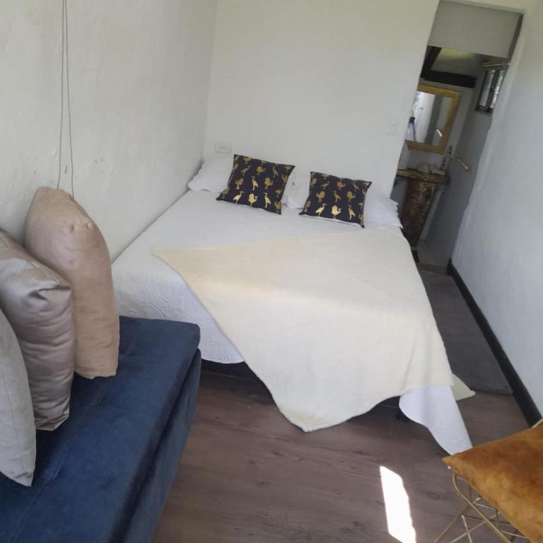 5 Continentes - Habitación Doble con baño privado - 2 camas - 1