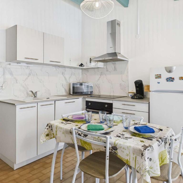 Studio Cabine Lumineux pour 4 au Grau d'Agde avec Vue Piscine et Parking - Studio - 1