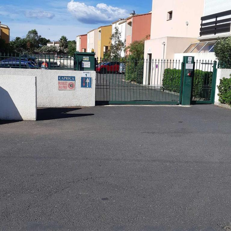 Studio Cabine Lumineux pour 4 au Grau d'Agde avec Vue Piscine et Parking - Studio - 10