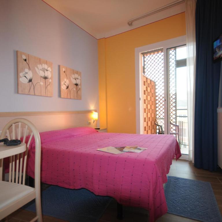 Hotel Olympic - Small Double Room - 1