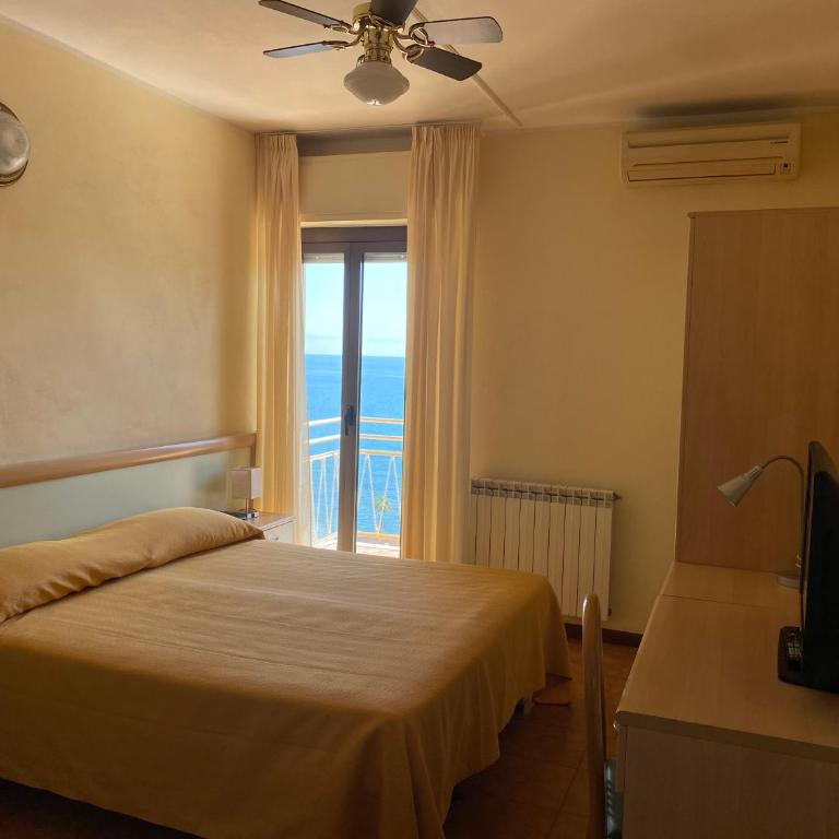 Ulivo - Camera Matrimoniale con Vista Mare - 12