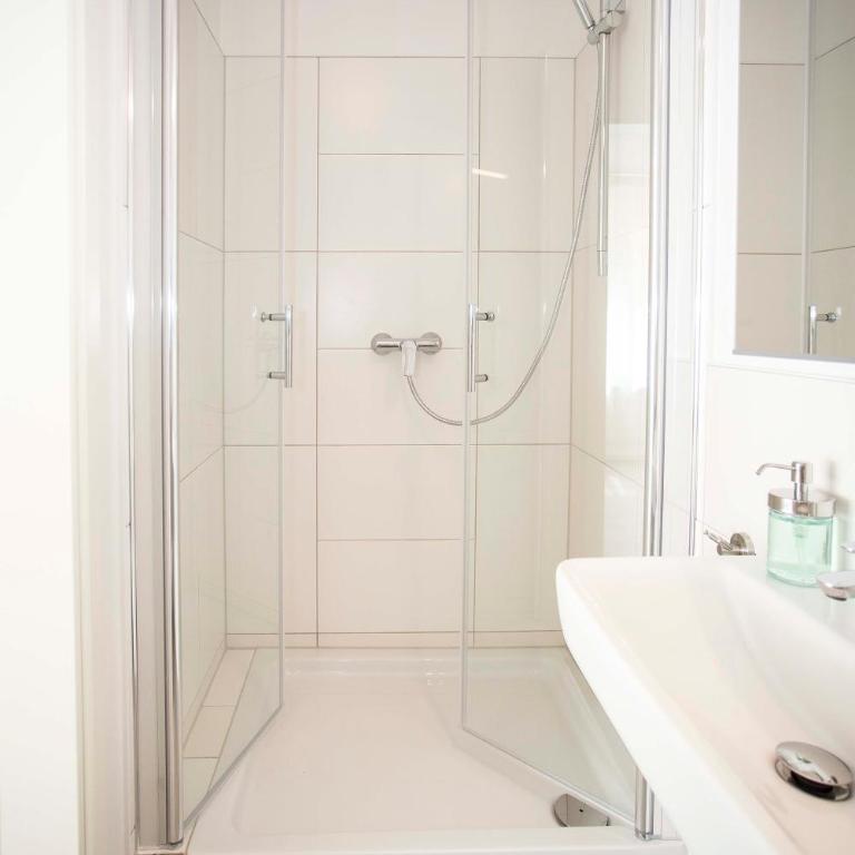 GuestHouse Köhn51, stilvoll & eigene Teeküche - Großes Doppelzimmer - 8