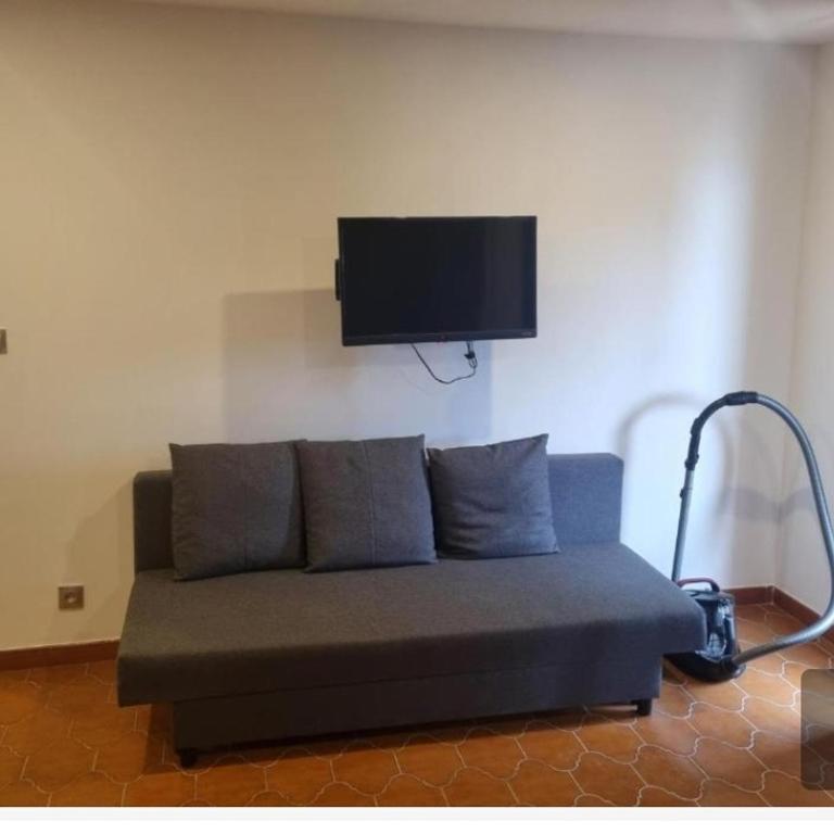 F3 ,appartement climatisé neuf, magnifique vue sur mer et aéroport, proche tram et gare sncf 1 min,aéroport 3 minutes, 3 rooms, new AC apartment, magnificent sea and airport views, close to tram and SNCF train station 1 min, airport 3 min - Apartment mit Meerblick - 4