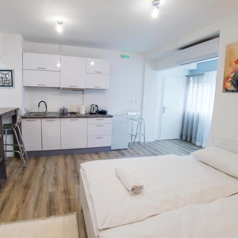 Denirom Apartments - Deluxe Studio - 1