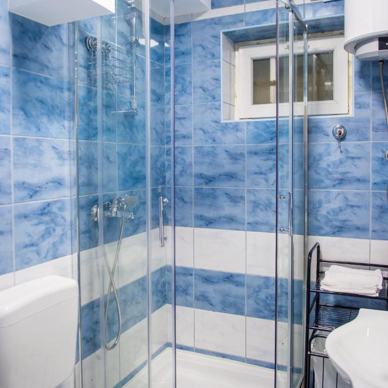 Denirom Apartments - One-Bedroom Apartment - 2