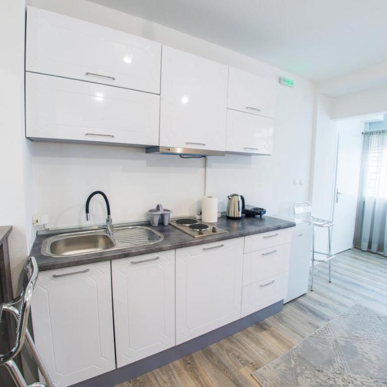 Denirom Apartments - Deluxe Studio - 7