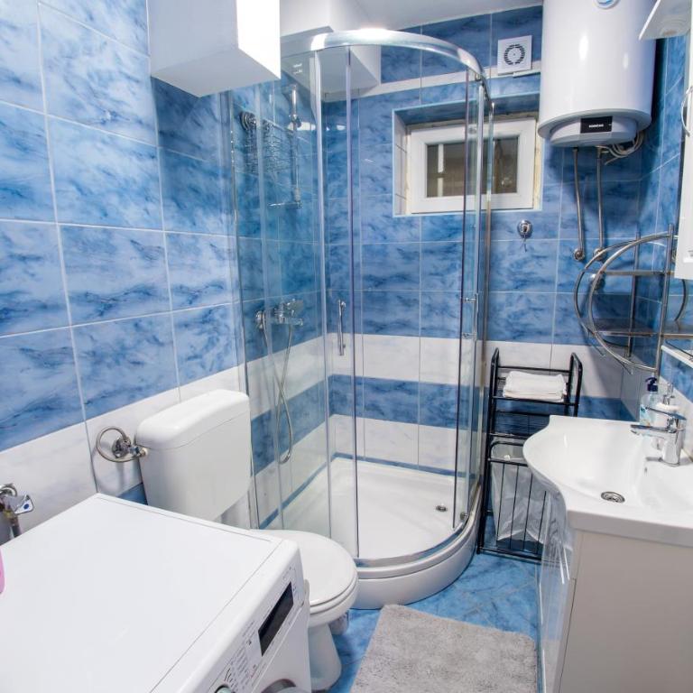 Denirom Apartments - One-Bedroom Apartment - 3
