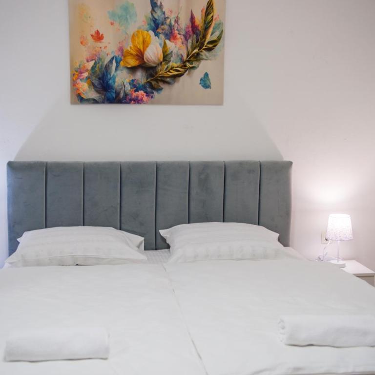 Denirom Apartments - One-Bedroom Apartment - 23