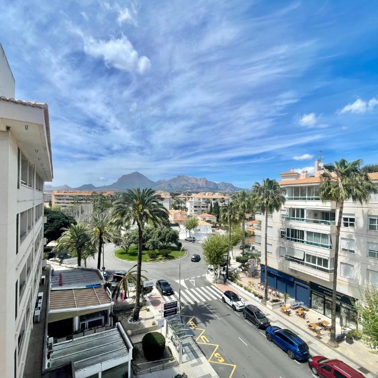 Sunny Albir Penthouse - Two-Bedroom Apartment with Sea View - 2
