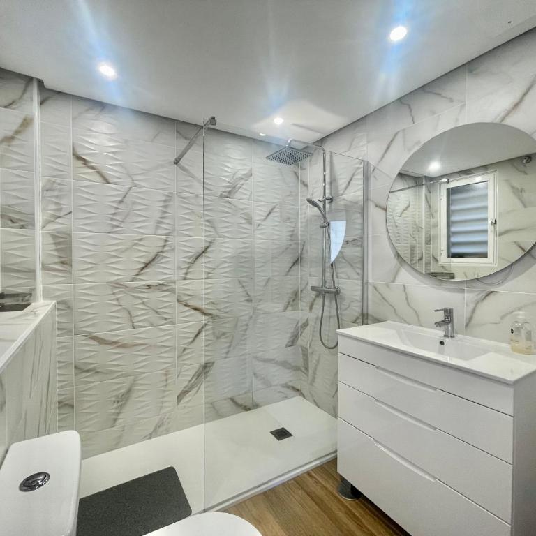 Sunny Albir Penthouse - Two-Bedroom Apartment with Sea View - 5