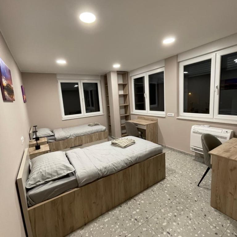 Hostel Novi Sad - Dvokrevetna Soba sa Bračnim Krevetom - 10