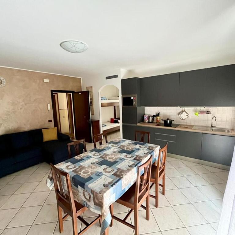 7 posti nel cuore dell'area pedonale con parcheggio - Three-Bedroom Apartment - 10