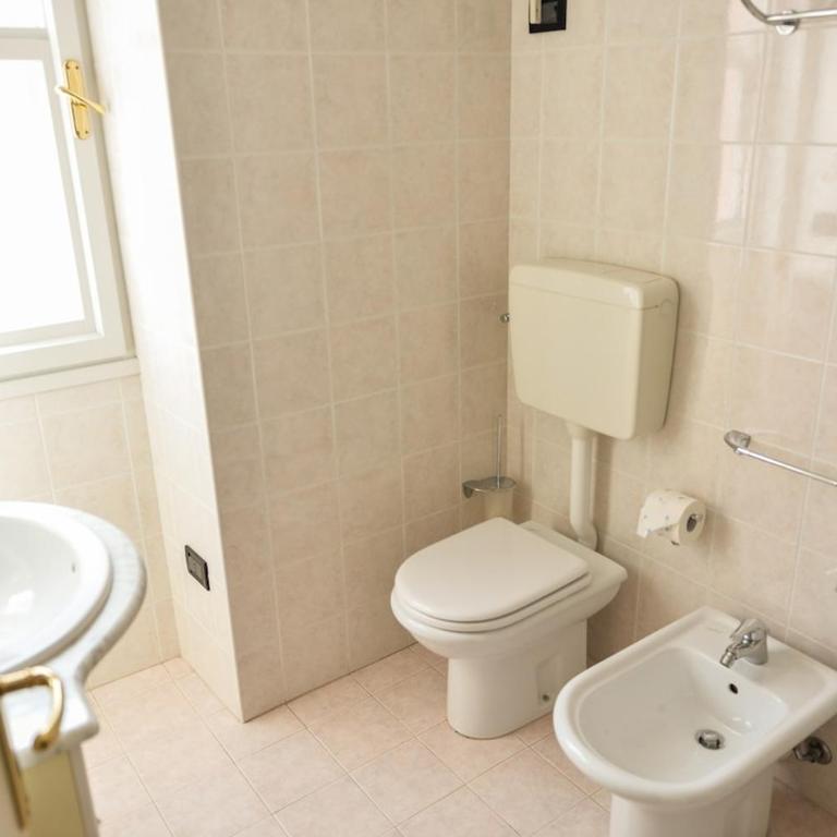 7 posti nel cuore dell'area pedonale con parcheggio - Three-Bedroom Apartment - 18