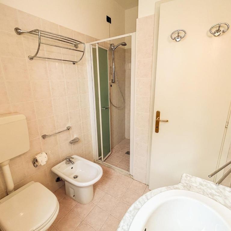 7 posti nel cuore dell'area pedonale con parcheggio - Three-Bedroom Apartment - 17