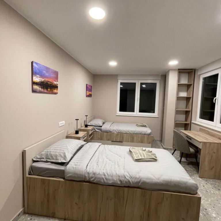 Hostel Novi Sad - Dvokrevetna Soba sa Bračnim Krevetom - 15