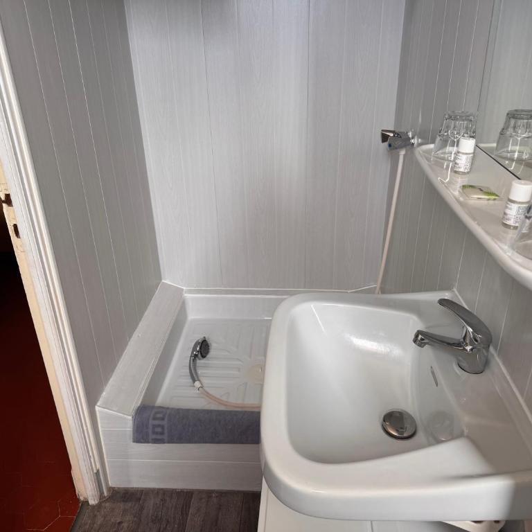 Le Chemin Neuf - Doppelzimmer mit 2 Doppelbetten - 2