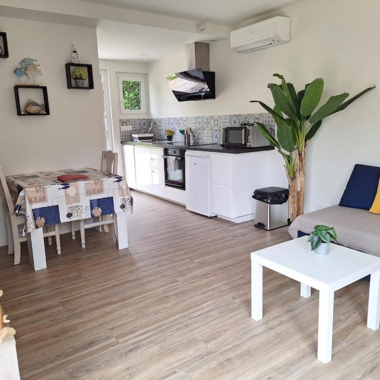 Pavillon 4 personnes entièrement rénové proche plage - One-Bedroom Apartment - 9