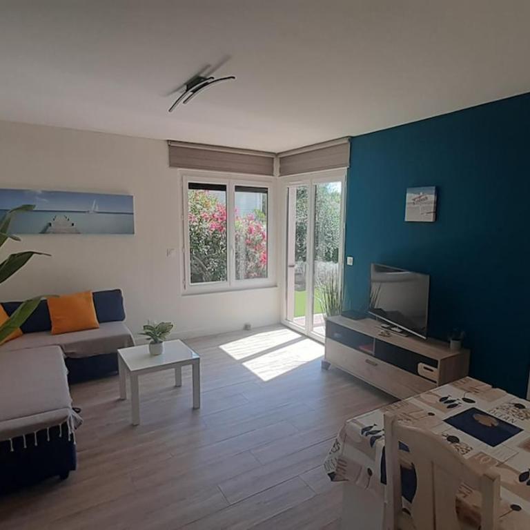 Pavillon 4 personnes entièrement rénové proche plage - One-Bedroom Apartment - 18