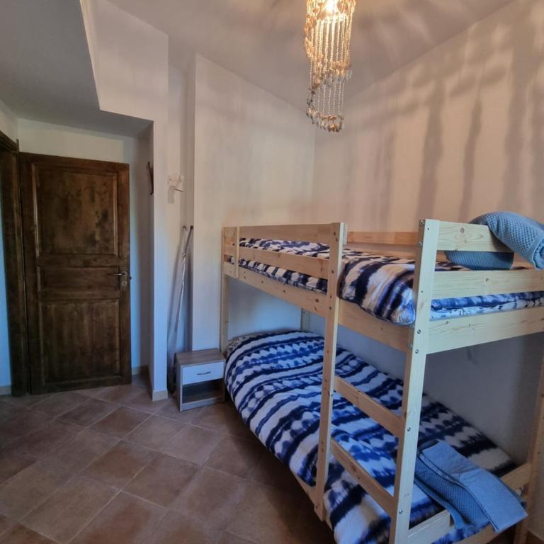 Villa with Pool, Garden and Sea View - Villa - 32