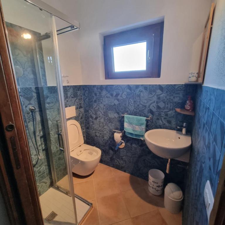 Villa with Pool, Garden and Sea View - Villa - 26