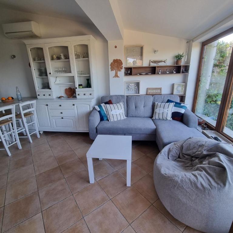 Villa with Pool, Garden and Sea View - Villa - 25